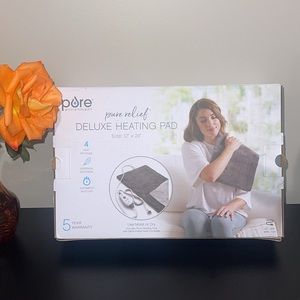 ❤️NEW!!!❤️Pure Relief Deluxe Heating Pad in Gray.
size 12” x 24” .